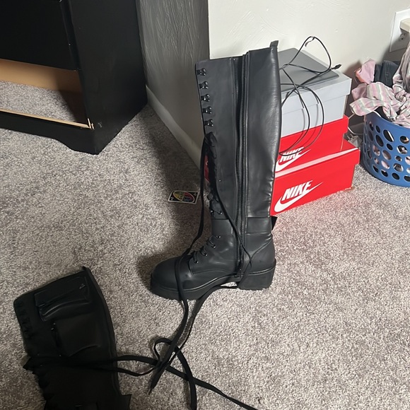 DOLL KILLS - Picture 2 of 3